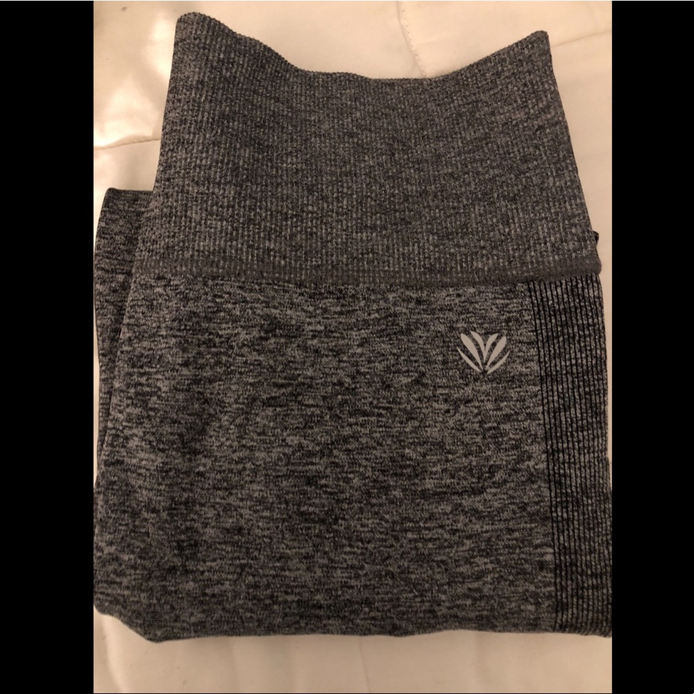COPY - Forever 21 Seamless Crop Leggings